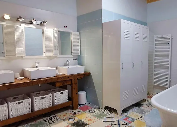 Grand Renove, Billard, Baby-foot, Vue Sur Riviere, Terrasse, Activites Diverses - Fr-1-582-76 * Le Chambon-sur-Lignon